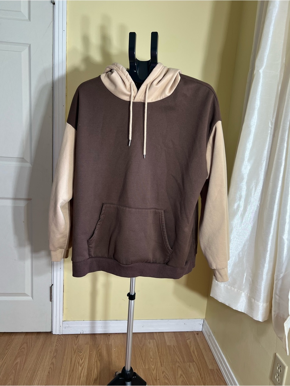 ✨ Brown & Cream Penguin Graphic Hoodie – XL ✨